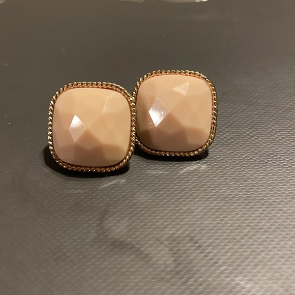 Express Earrings - Picture 3 of 3